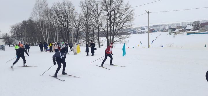 Азнакайда гаиләләр чаңгыда узышты