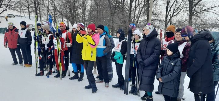 Азнакайда гаиләләр чаңгыда узышты
