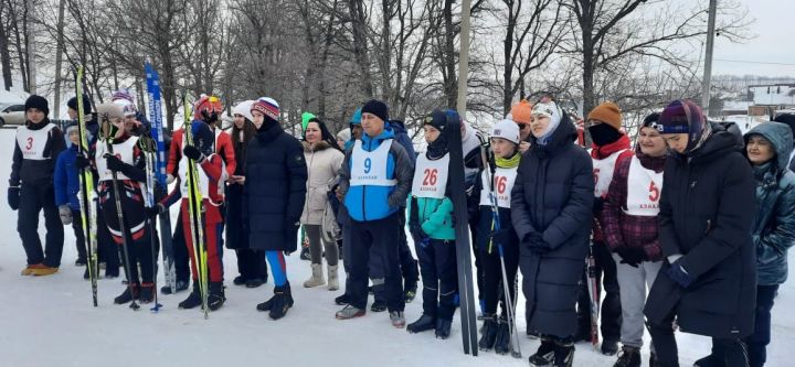 Азнакайда гаиләләр чаңгыда узышты