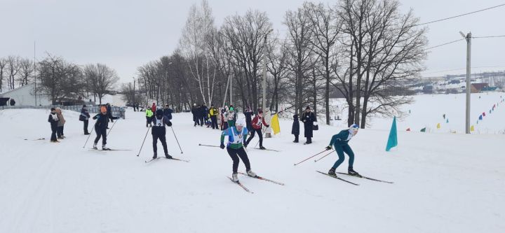 Азнакайда гаиләләр чаңгыда узышты