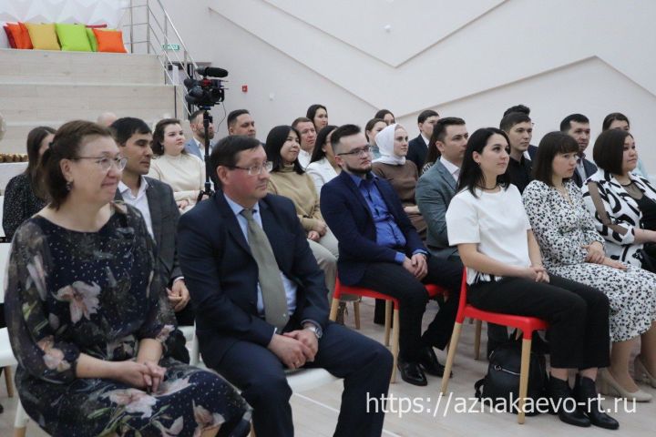 В Азнакаево встретились с молодыми врачами