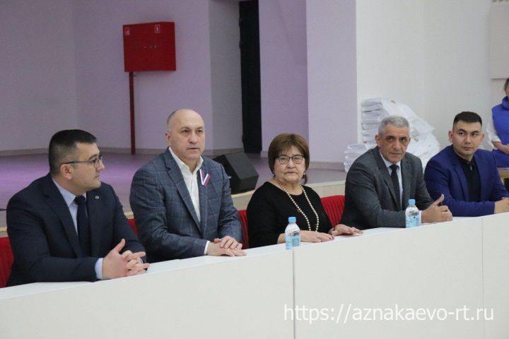 В Азнакаево встретились с молодыми врачами