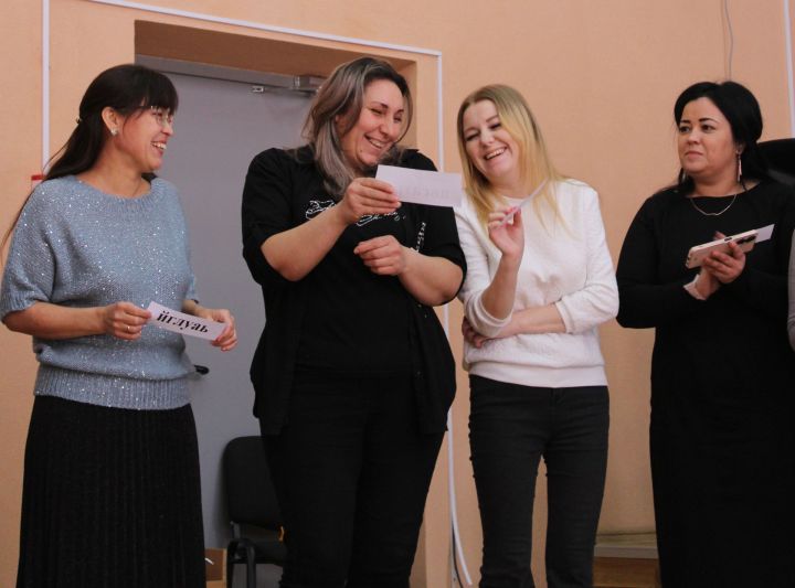 В первой школе города Азнакаево весело отметили 23 февраля и 8 марта