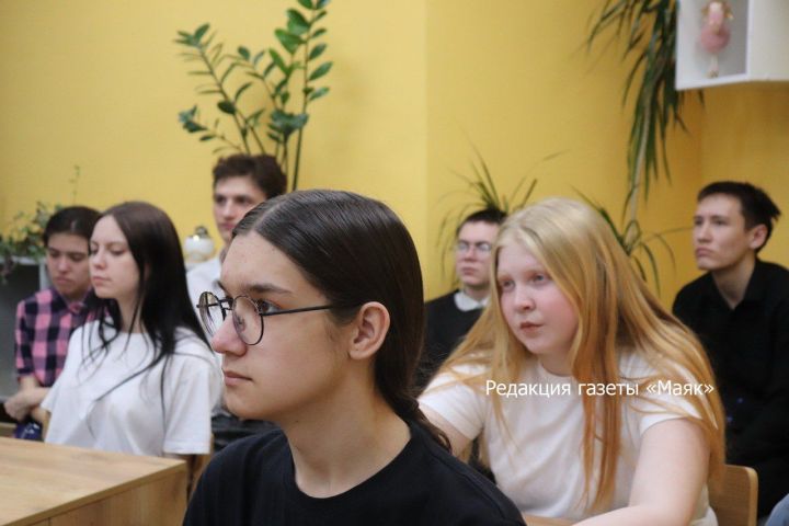 В Азнакаево прошла ярмарка вакансий