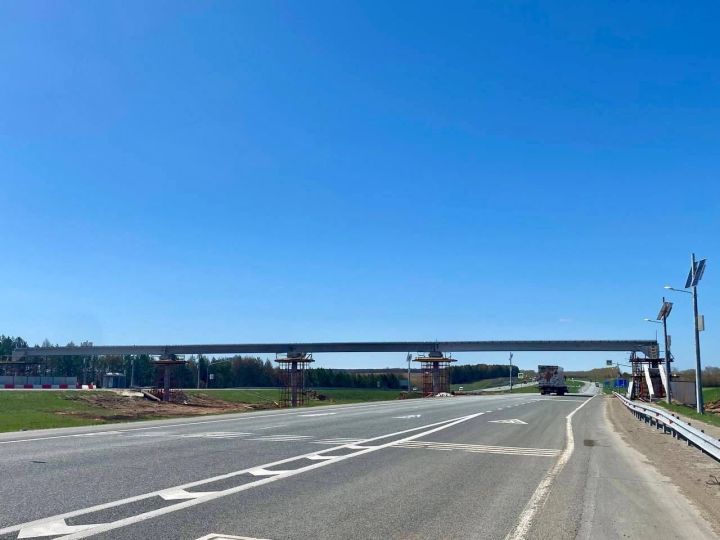 В Татарстане на трассе М-7 «Волга» смонтировали пролетные строения четырех надземных пешеходных переходов