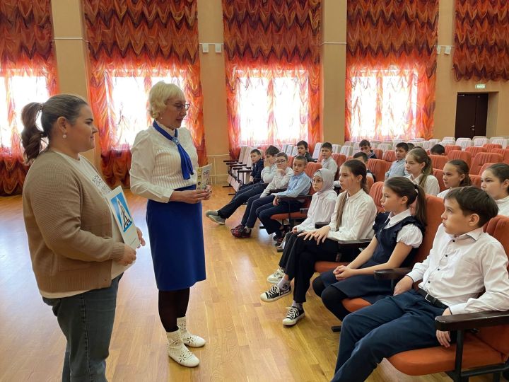 Школьники города усердно изучают правила дорожного движения