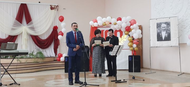 В селе Чалпы состоялся торжественный вечер, посвященный 100-летию со дня рождения легендарного учителя Закарии Каюмова