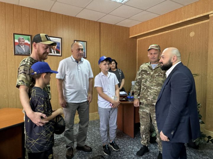 Депутат Азнакай тормышы белән таныша