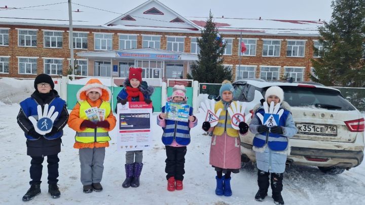Юные инспекторы движения провели акцию «Засветись! Стань заметнее!»