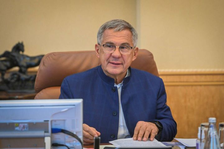 Рустам Минниханов поздравил старшее поколение с Международным днем пожилых людей