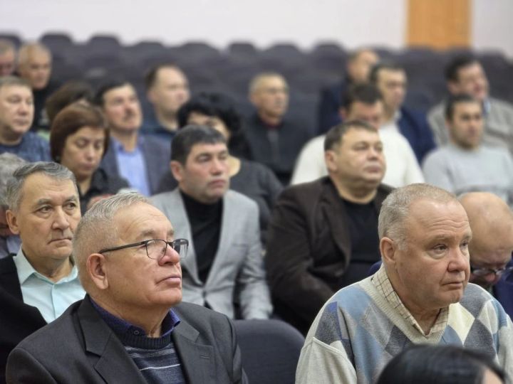 В Азнакаево обсудили меры поддержки семей участников СВО