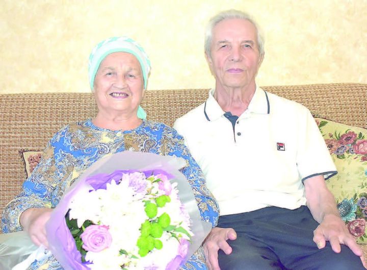65 лет рука об руку