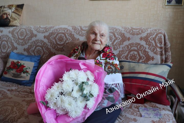 Учитель века принимает поздравления