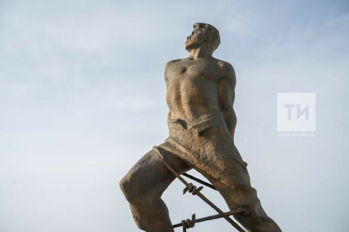 Муса Джалиль: Поэт, герой, символ верности Родине