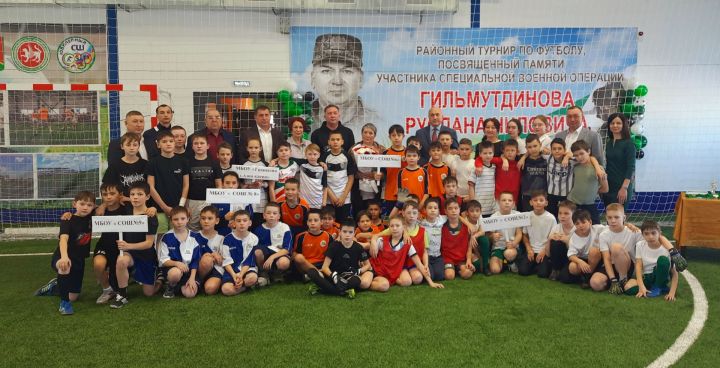 В Азнакаево проходит футбольный турнир памяти Руслана Гильмутдинова