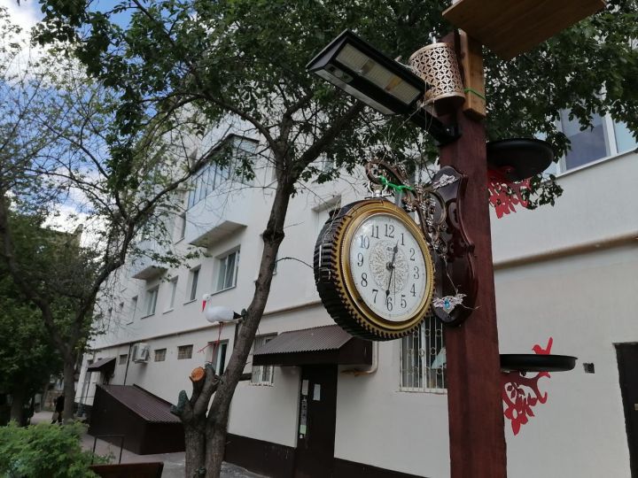 Создатель маленького курорта во дворе