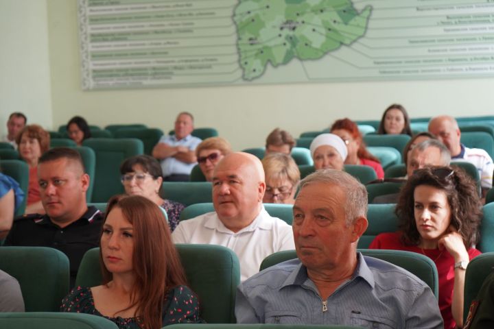 Состоялось еженедельное совещание