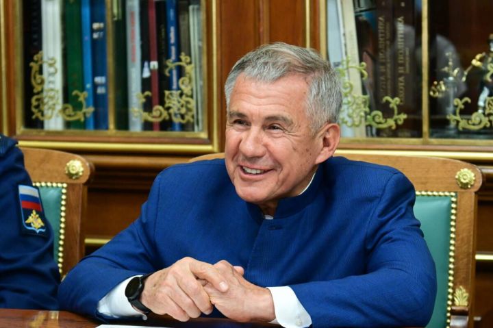 «Гордимся каждой семьей»: Минниханов поздравил татарстанцев с праздником