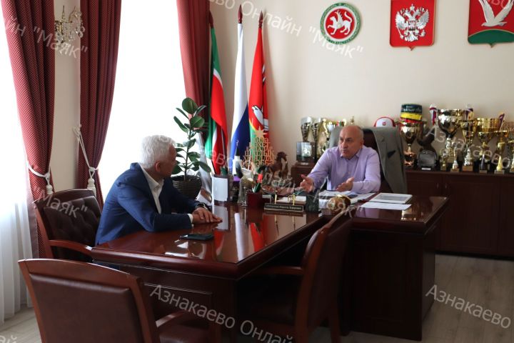 Депутат Госдумы Азат Ягафаров провел встречу с главой района