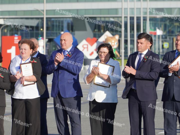 Главы сельских поселений получили автомобили от Раиса Татарстана