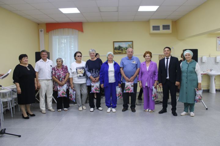 В Азнакаево состоялся праздник двора для жителей центральных улиц