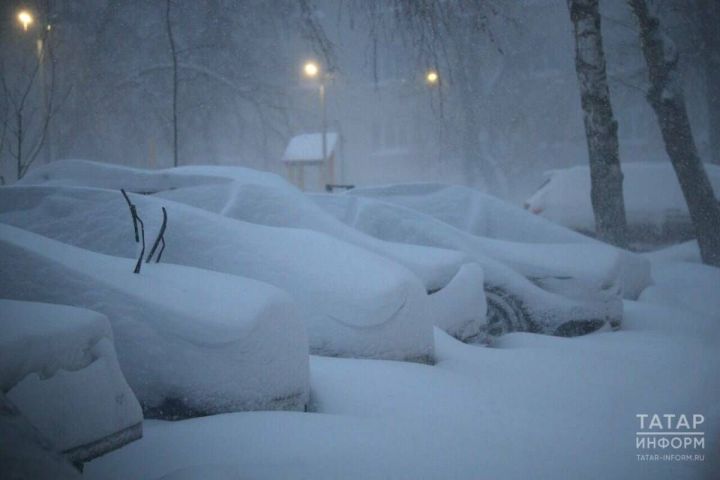 В Татарстане водителей просят быть осторожнее на дорогах из-за непогоды