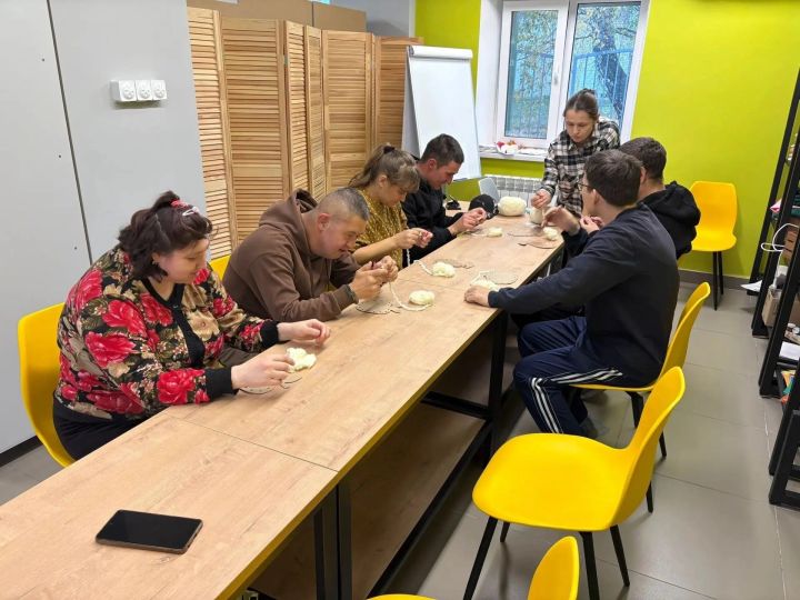 Яркие краски осени в подростковом клубе!