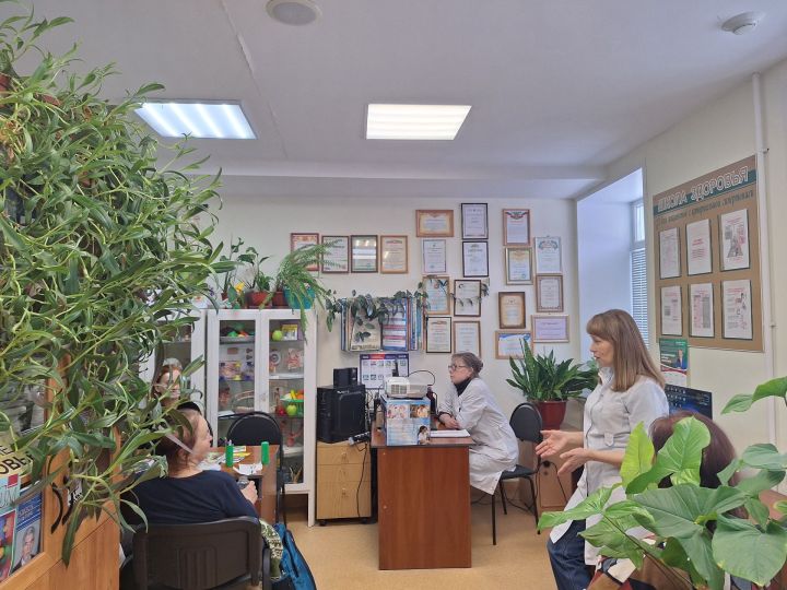 Школа активного долголетия в Азнакаево: как укрепить иммунитет в любом возрасте