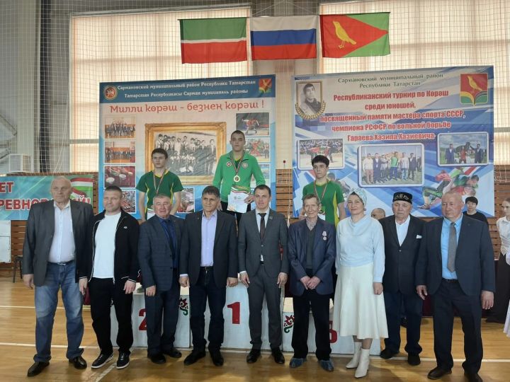 Азнакайлылар көрәш турнирында призлы урыннар яулады