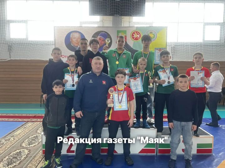 Нурлатта узган көрәш бәйгесендә азнакайлылар уңышлы чыгыш ясады