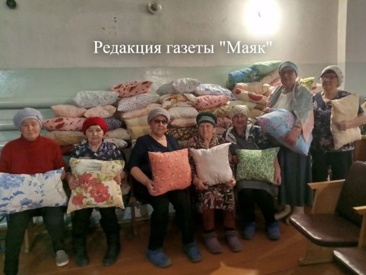 Жители села Буралы отправили бойцам 100 подушек