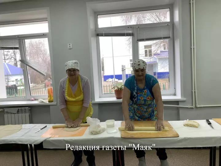 Нарезали лапшу с добрыми пожеланиями