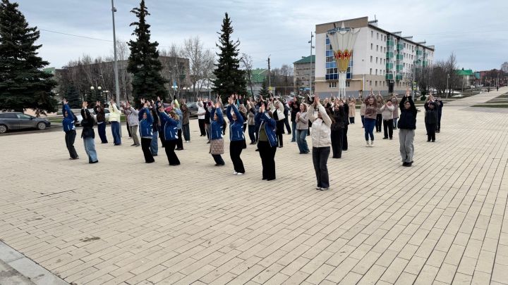 Бодрое утро с культурой: в Азнакаево массово отметили Всемирный день здоровья