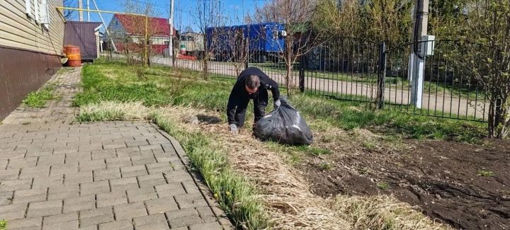 В Азнакаевском районе продолжаются субботники