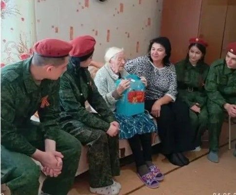 Ученики школы №8 навестили ветерана Великой Отечественной войны