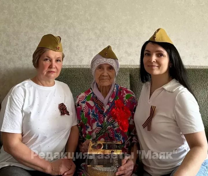 «В гости к ветерану»: профсоюзный комитет посетил труженицу тыла