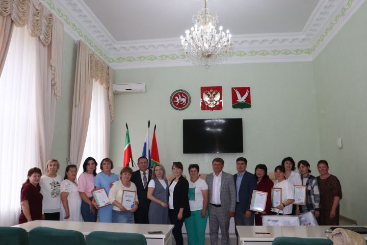 Азнакайда почта бүлекчәсе хезмәткәрләре белән очрашу узды