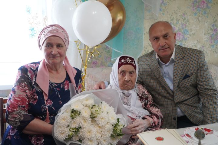 Низкий поклон за труд и силу духа: Разина Гареева празднует 100‑летний юбилей