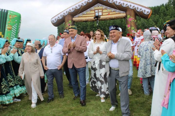 Азнакайда халыклар дуслыгы һәм милли моңнар бәйрәме - Чатыр тау җыены гөрләде