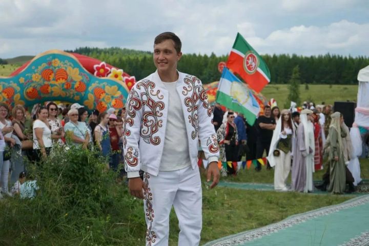 Настоящим украшением праздника Чатыр-тау стало мощное дефиле!