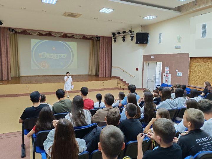 Сәламәт балачак – сәламәт киләчәк: Азнакай табиблары лагерьларда профилактиик очрашулар үткәрде