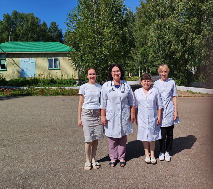 Сәламәт балачак – сәламәт киләчәк: Азнакай табиблары лагерьларда профилактиик очрашулар үткәрде