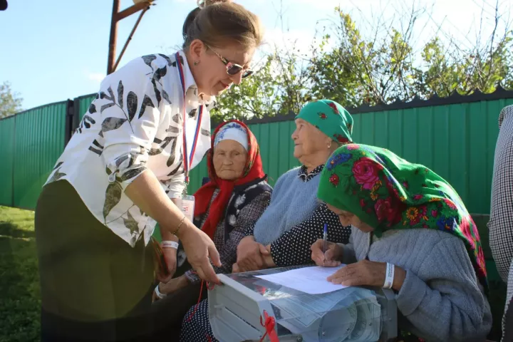 В Азнакаево в голосовании приняла участие 101-летняя Мухасанна апа