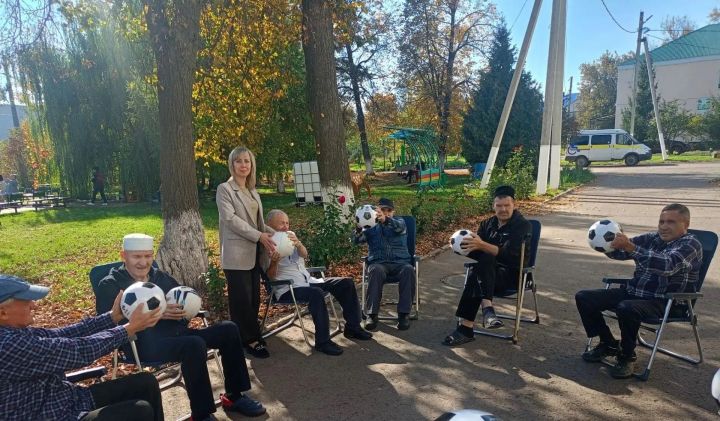 В Азнакаевском доме‑интернате прошла встреча с командой АНО СЛОВ „Я Смогу“
