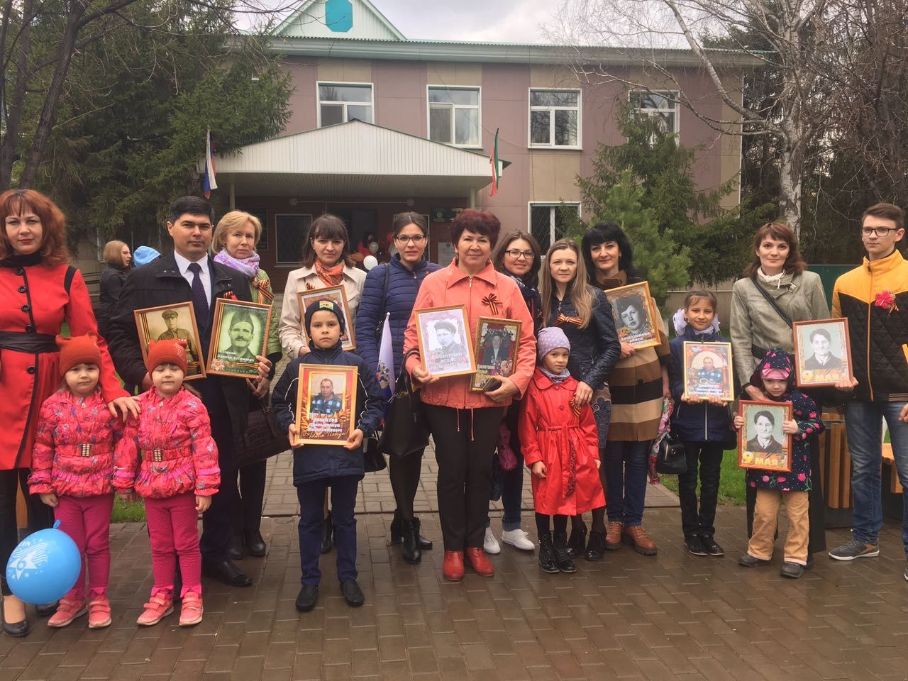 Жители Азнакаево празднуют 9 Мая - ФОТО и ВИДЕО