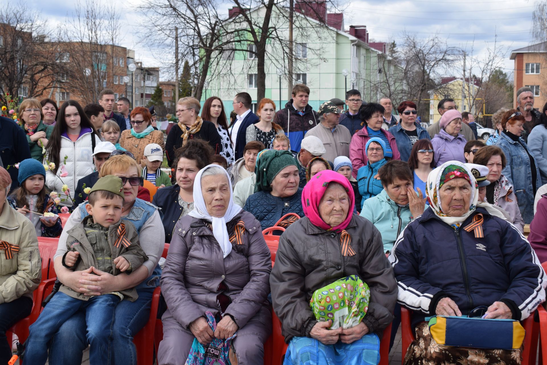 Парад Победы в поселке Актюбинский: слезы, улыбки, память