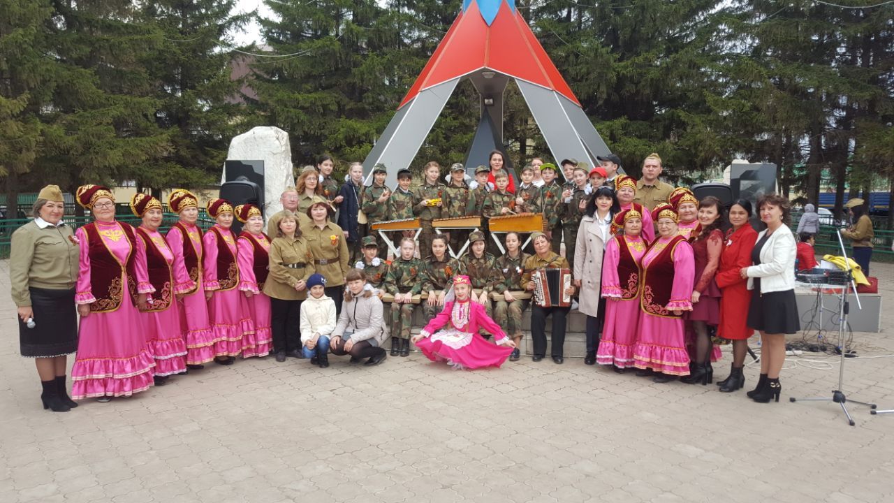 Жители Азнакаево празднуют 9 Мая - ФОТО и ВИДЕО