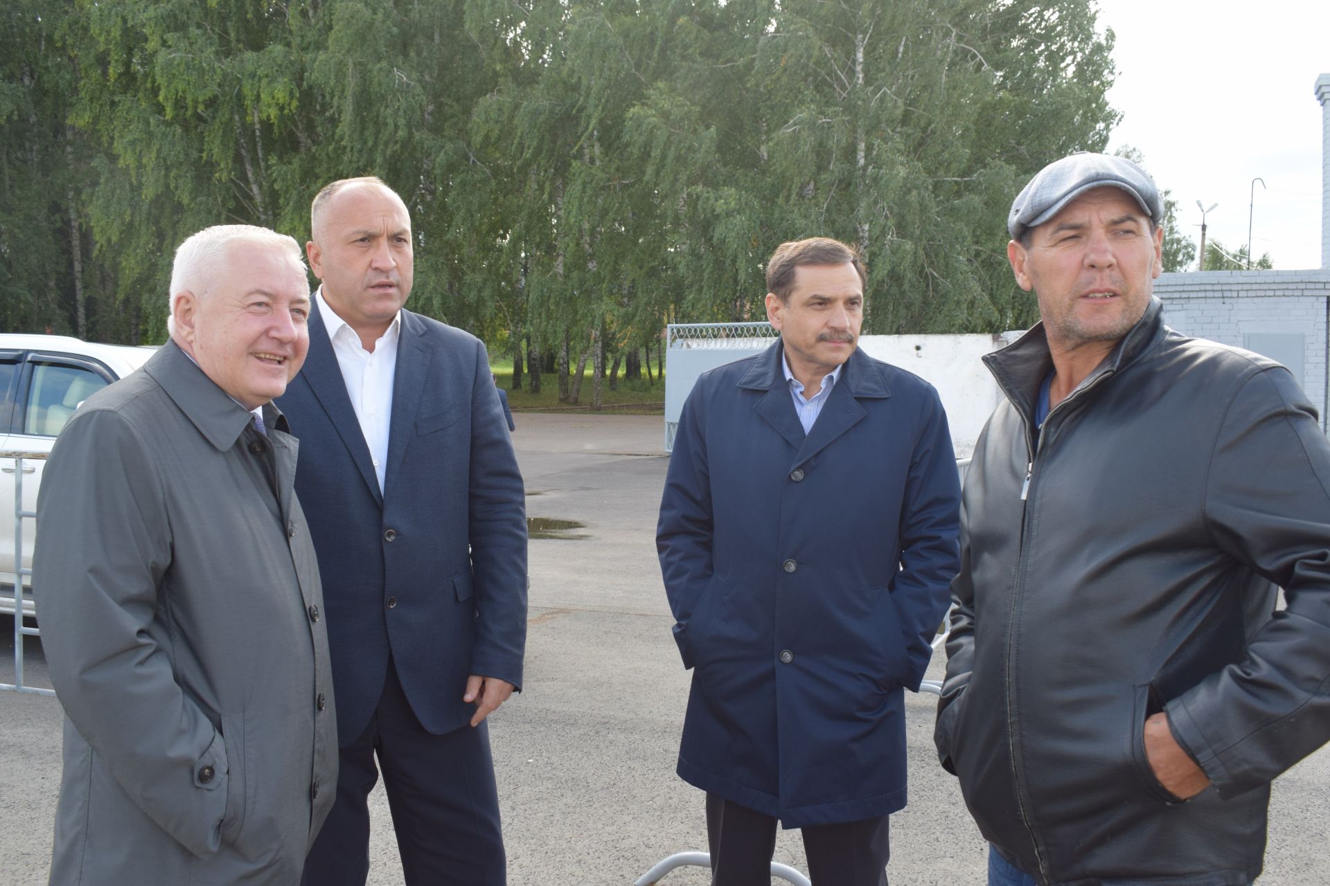 Открытый бассейн в Азнакаево посетил депутат Госсовета Татарстана