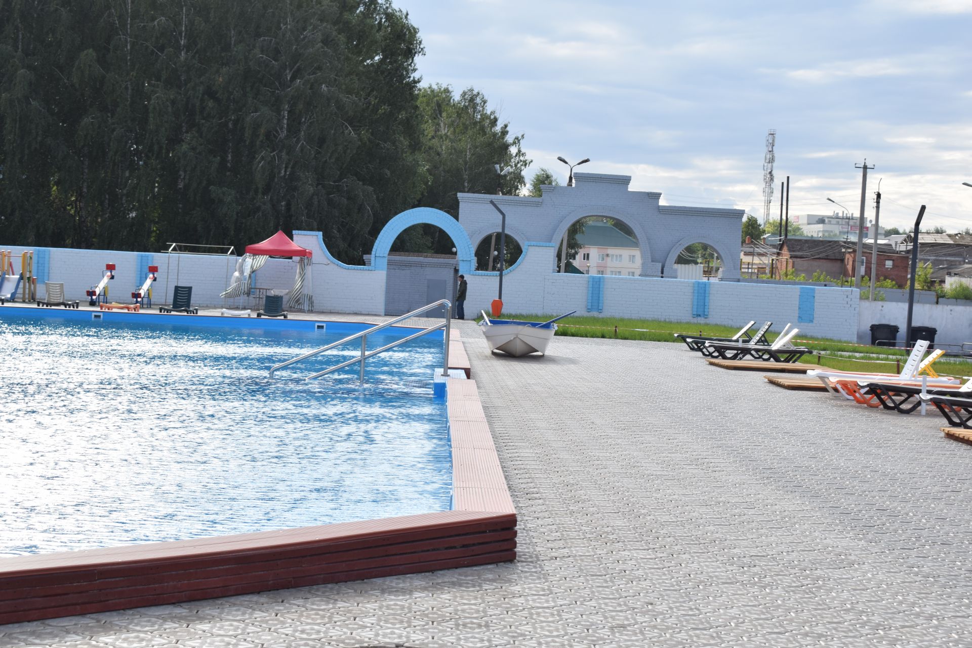 Открытый бассейн в Азнакаево посетил депутат Госсовета Татарстана