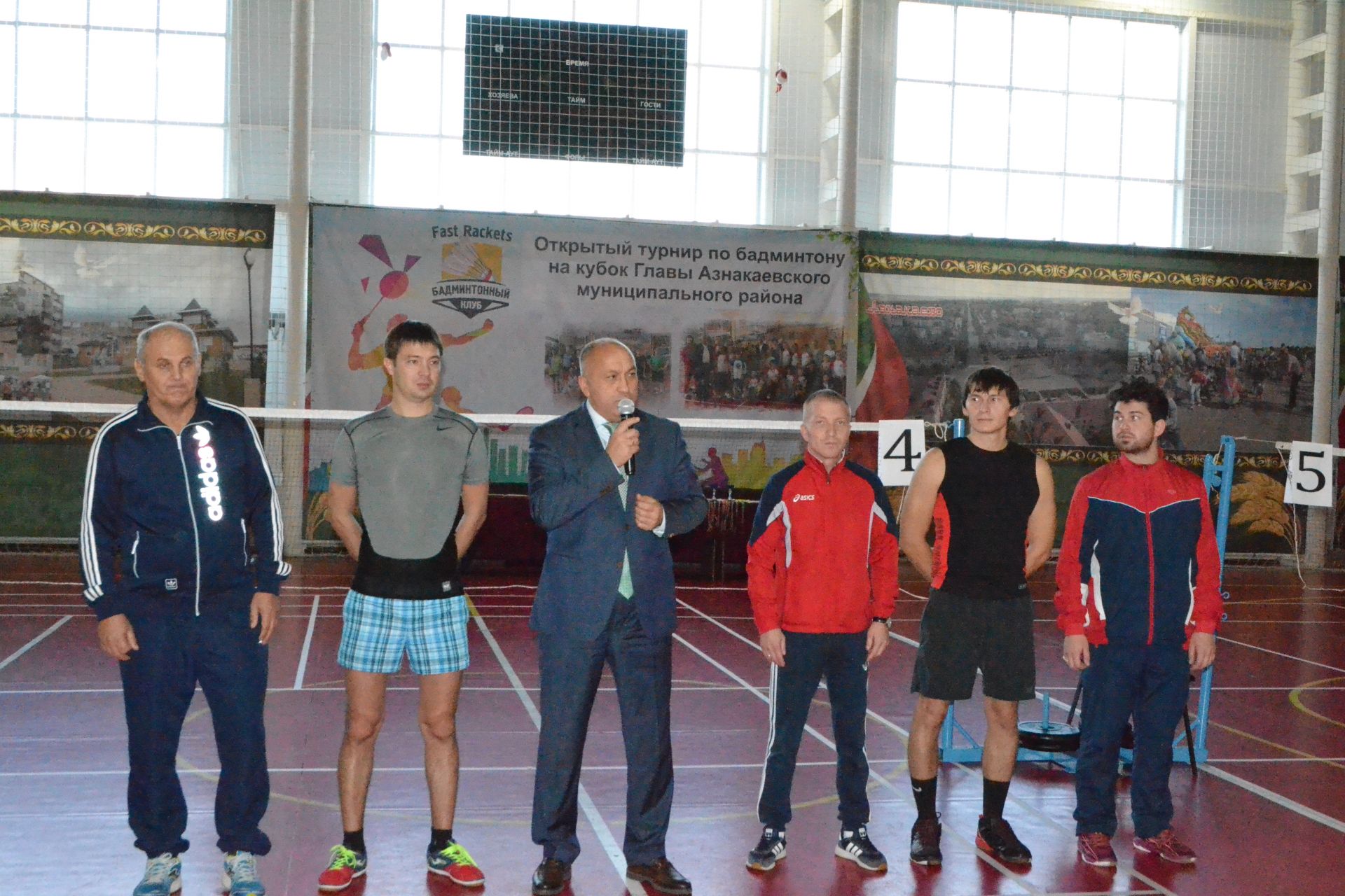 В Азнакаево проходят районные соревнования по бадминтону (ФОТО+ВИДЕО)